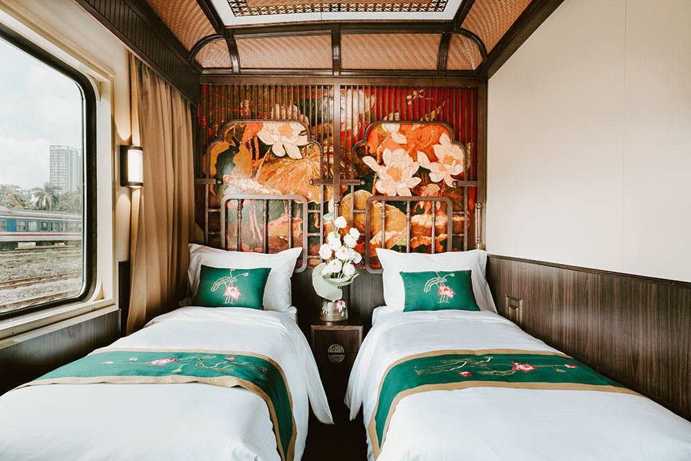 Les caractéristiques modernes et l'élégance de l'époque coloniale française sont combinées dans le design du train