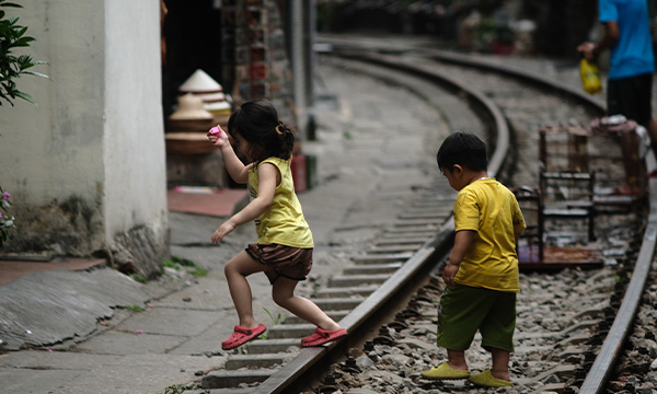 Vie quotidienne des habitants de la rue du train