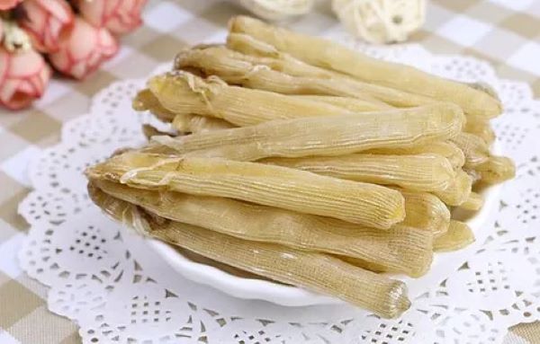 Vers de farine et cacahuètes
