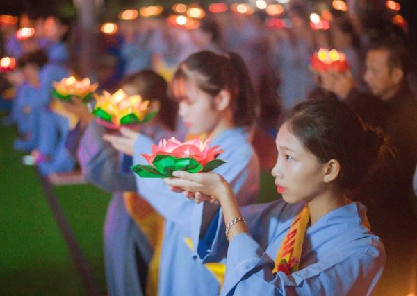 Cette fête est l'occasion d'exprimer sa piété filiale et sa gratitude envers les parents et ancêtres.