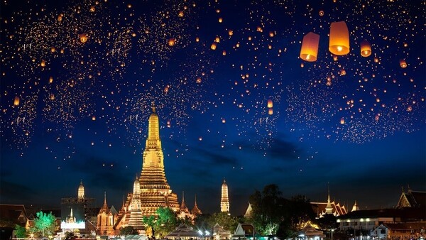 Nuit poétique lors du festival des lanternes de Yi Peng en Thaïlande